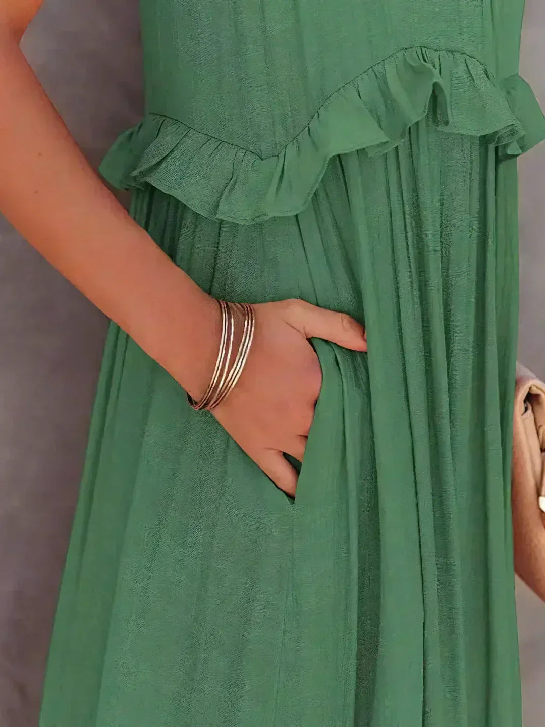 Elavita - Ilona - Halterneck dress with ruffles and pockets