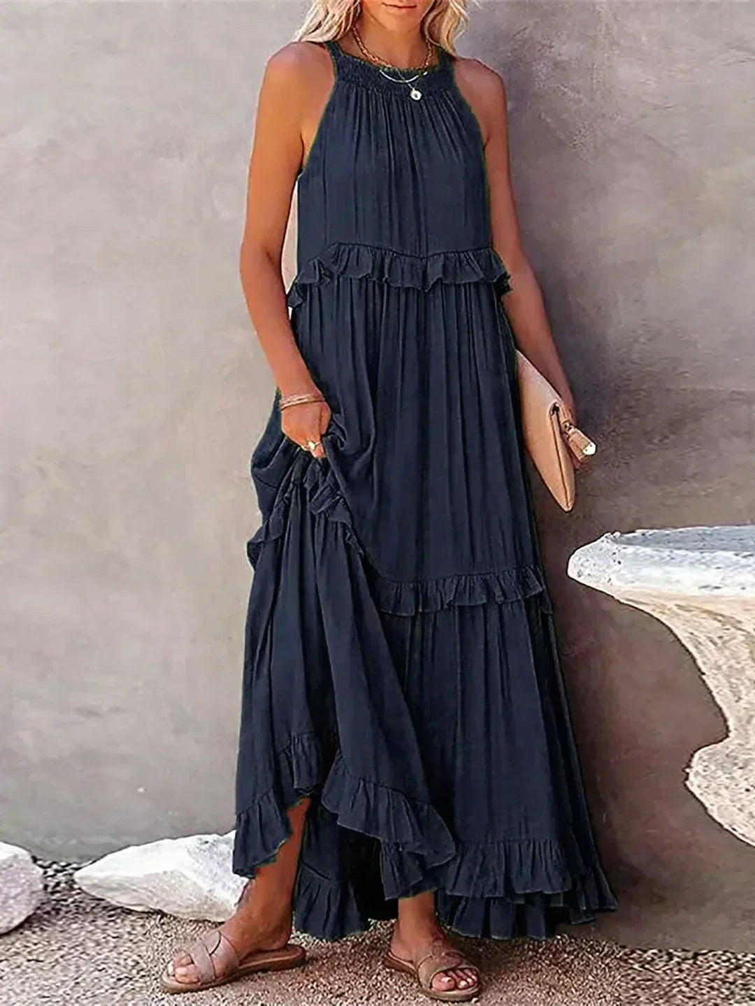 Elavita - Ilona - Halterneck dress with ruffles and pockets