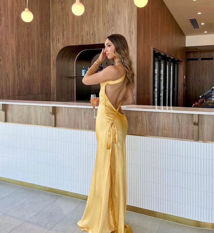 Elavita - Xynara ™ | Elegant off-the-shoulder dress with lacing