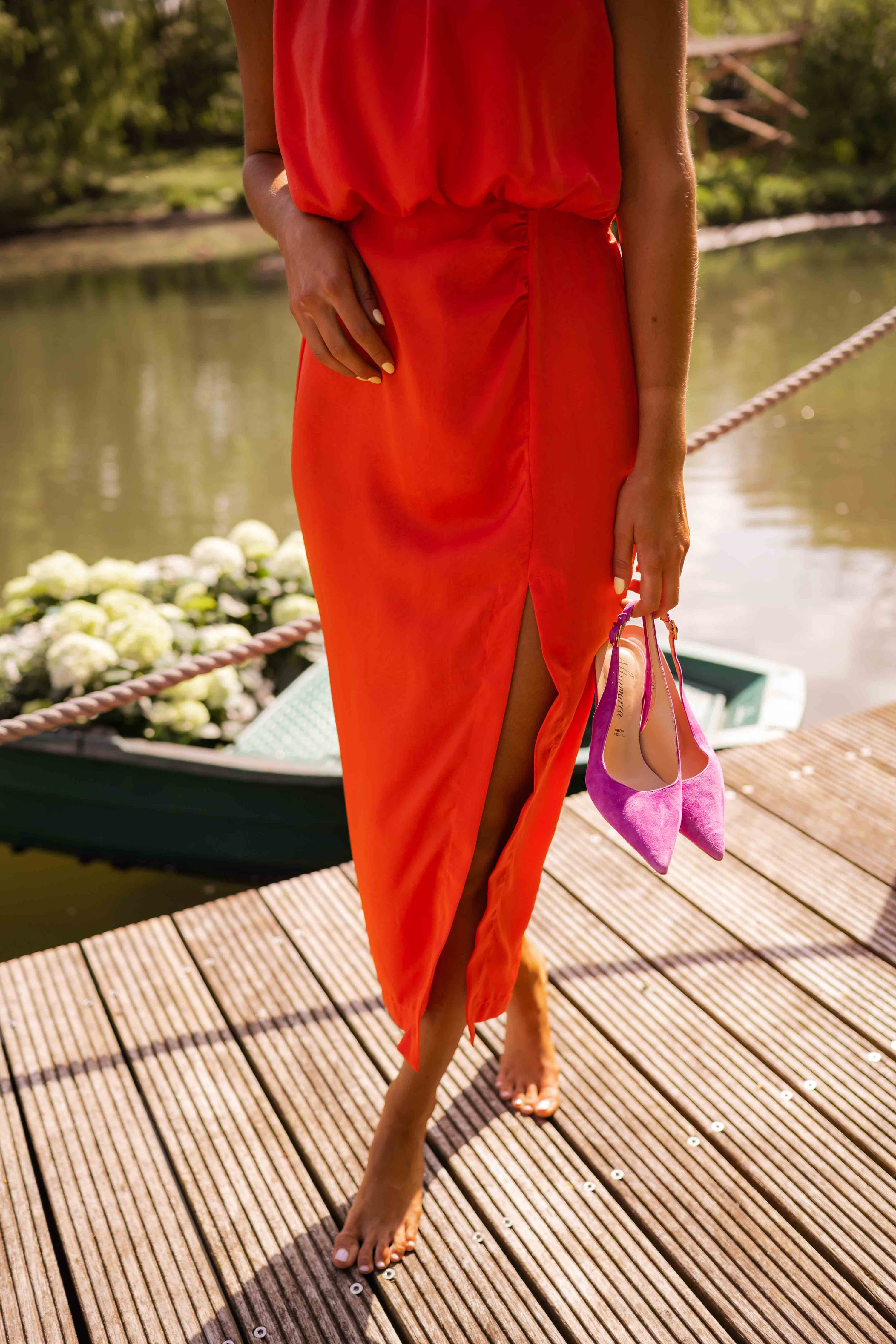 Elavita - Alicia halter neck midi dress with slit