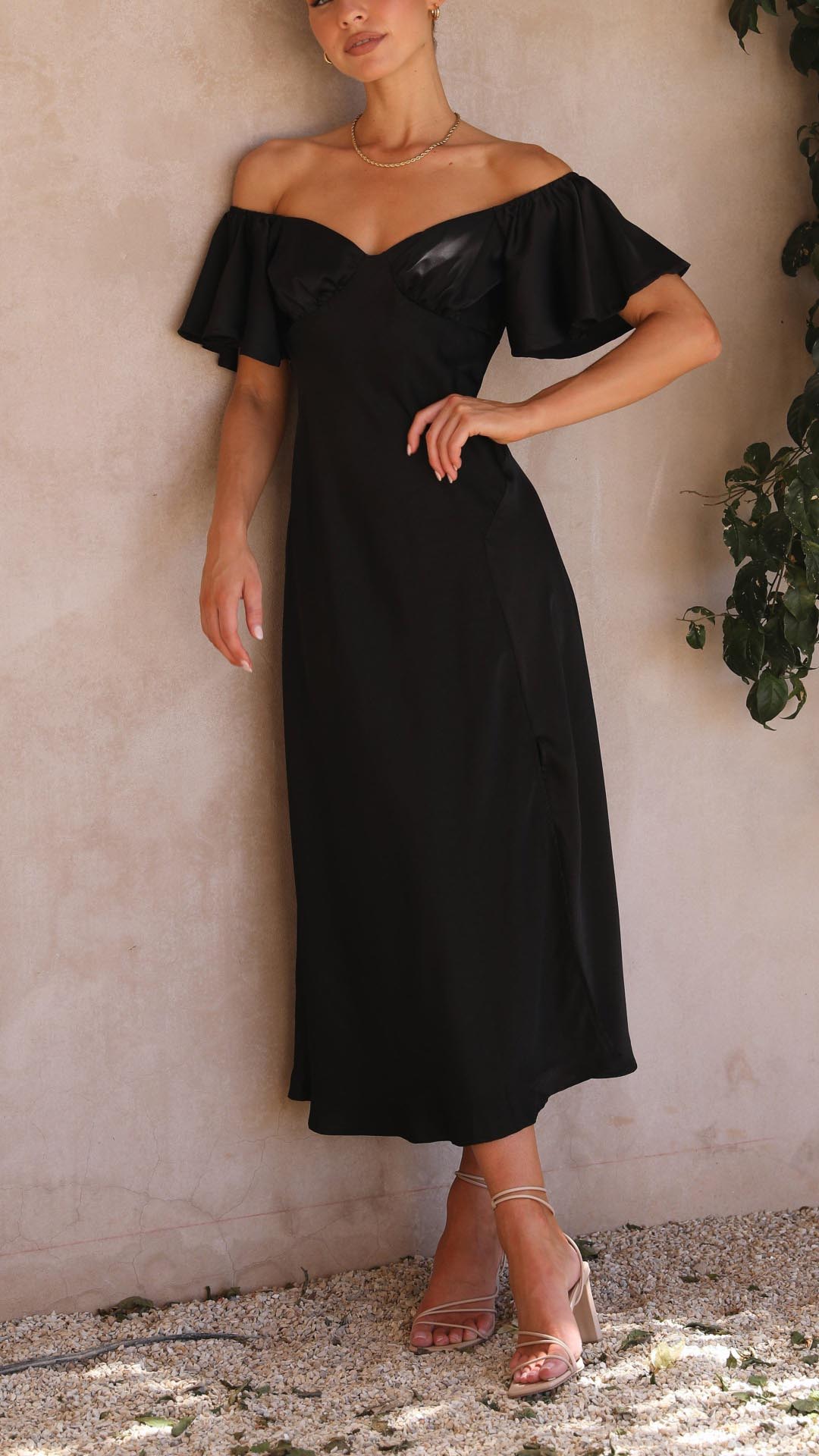 Elavita - Nalani - Off-the-shoulder maxi dress with butterfly sleeves