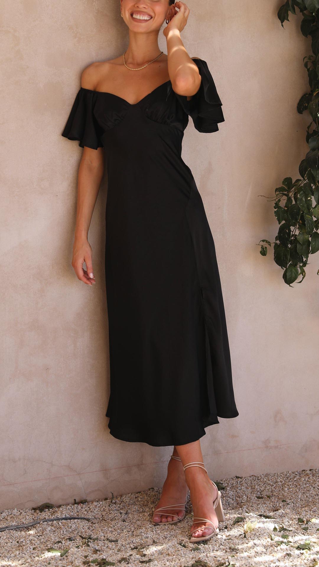 Elavita - Nalani - Off-the-shoulder maxi dress with butterfly sleeves