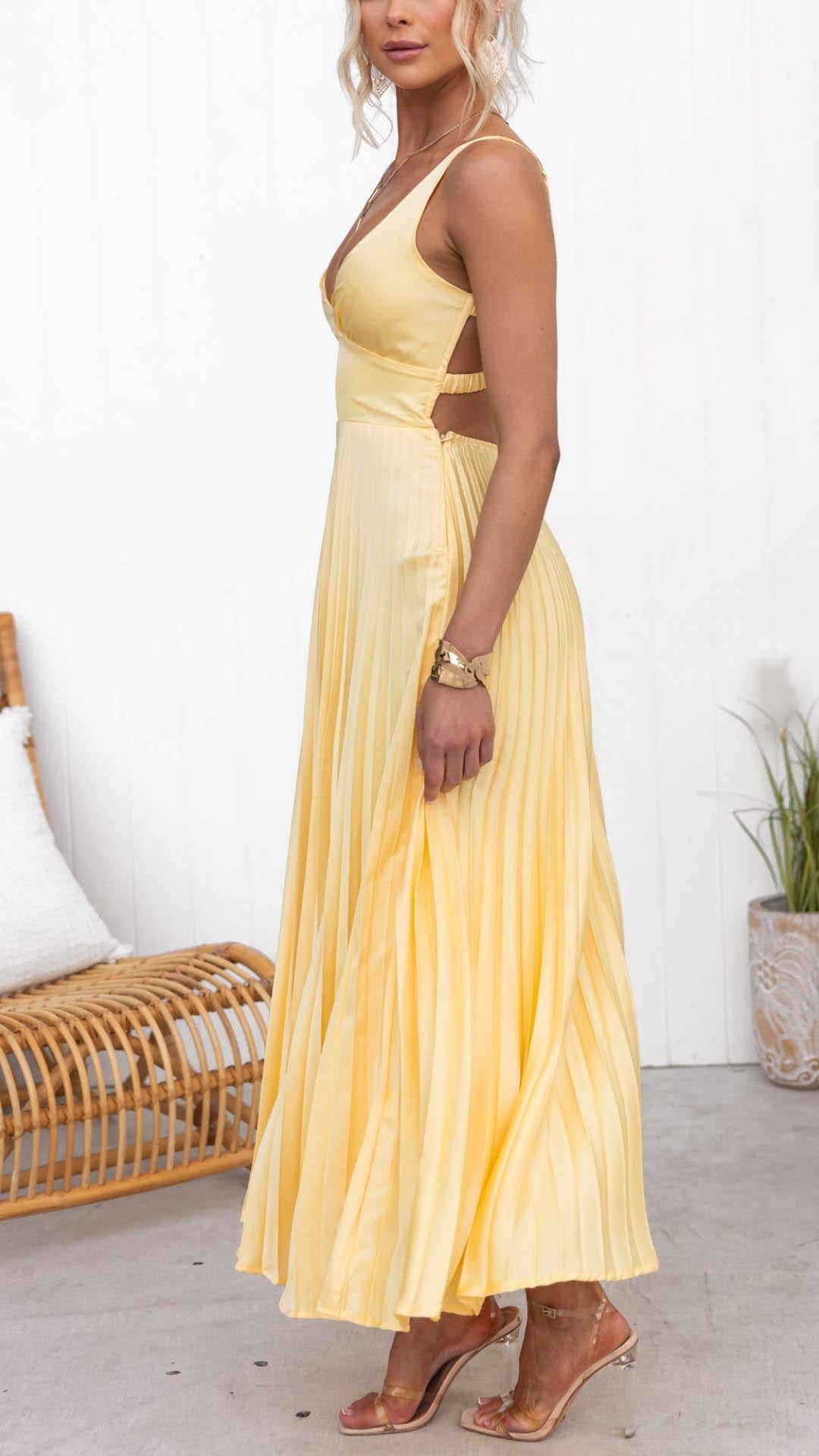Elavita - Aby - Yellow pleated V-neck maxi dress