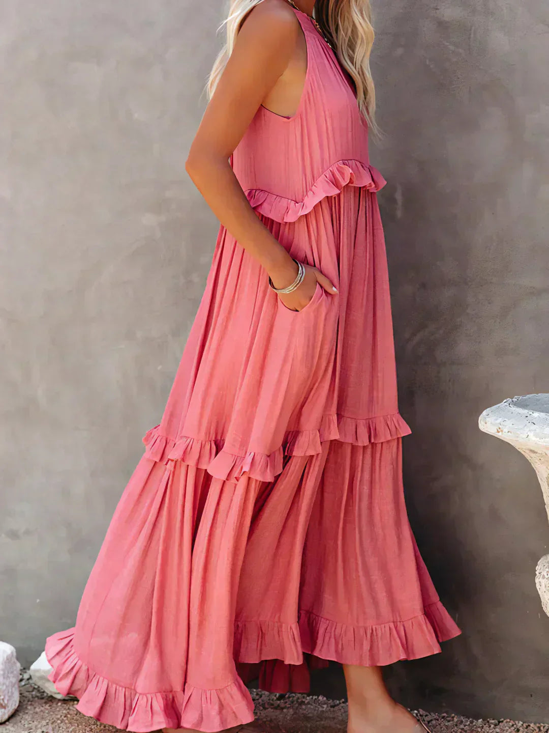 Elavita - Ilona - Halterneck dress with ruffles and pockets