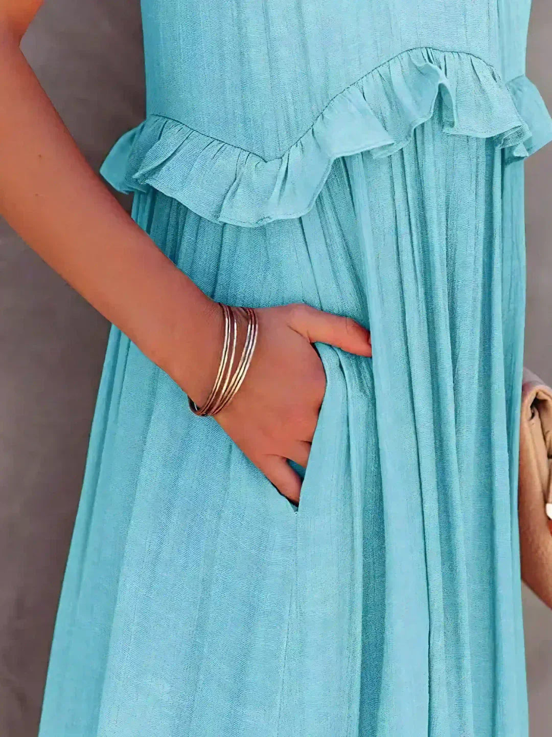 Elavita - Ilona - Halterneck dress with ruffles and pockets