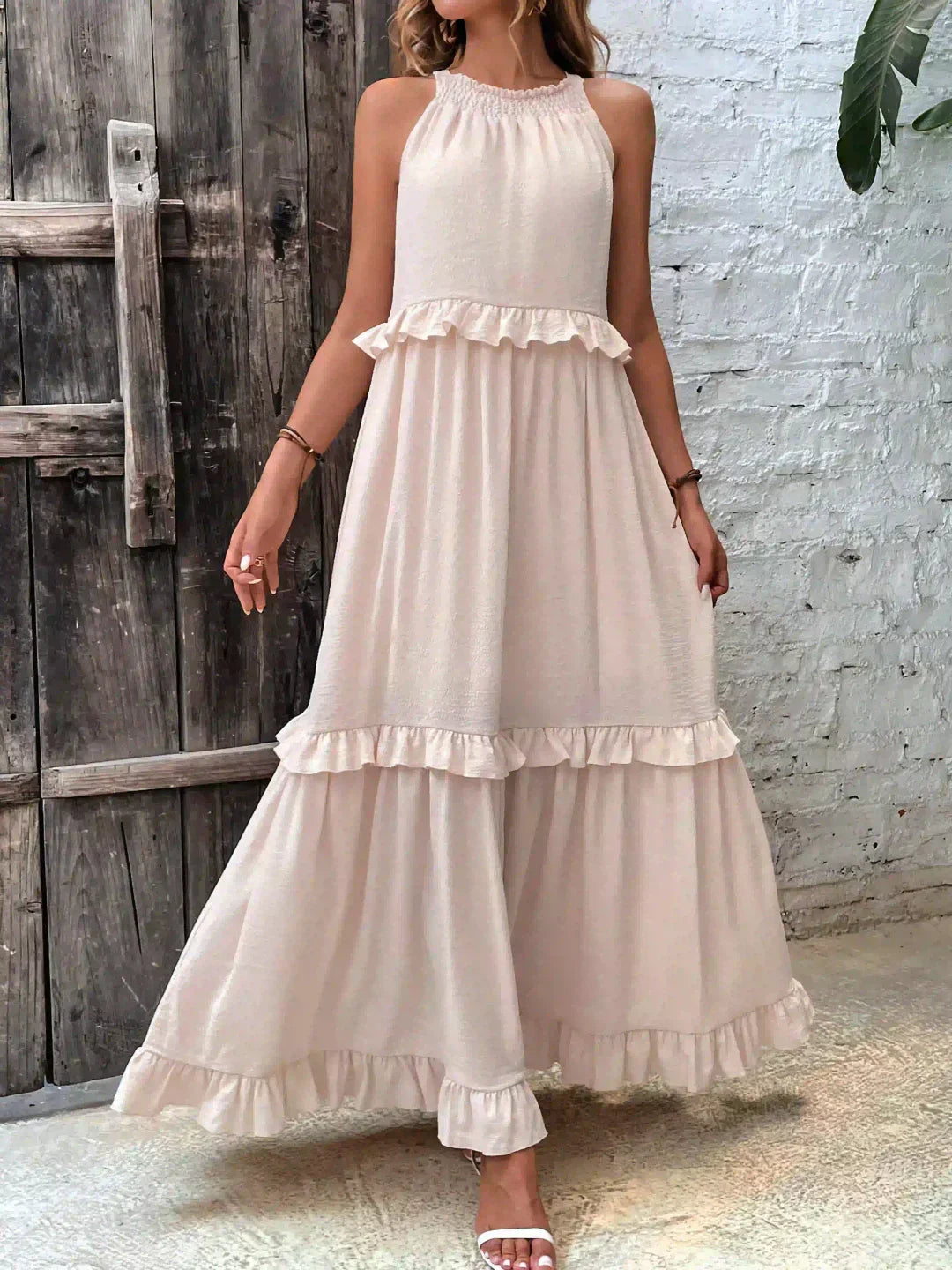 Elavita - Ilona - Halterneck dress with ruffles and pockets