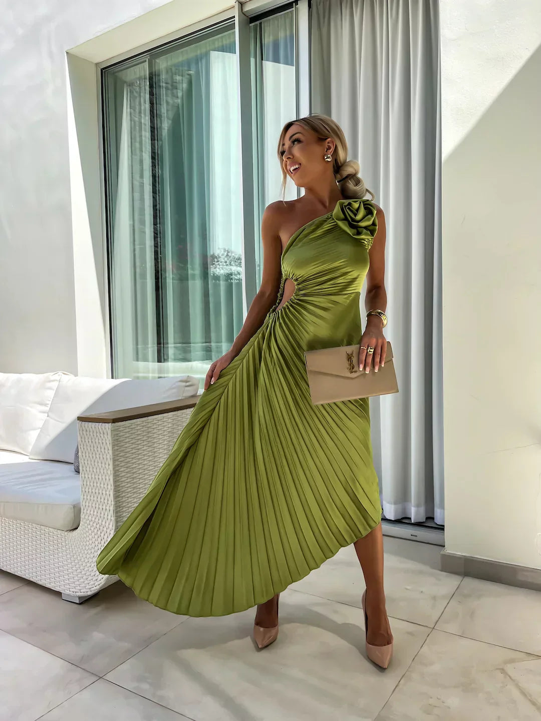 Elavita - Lizbeth - Dress with floral shoulders