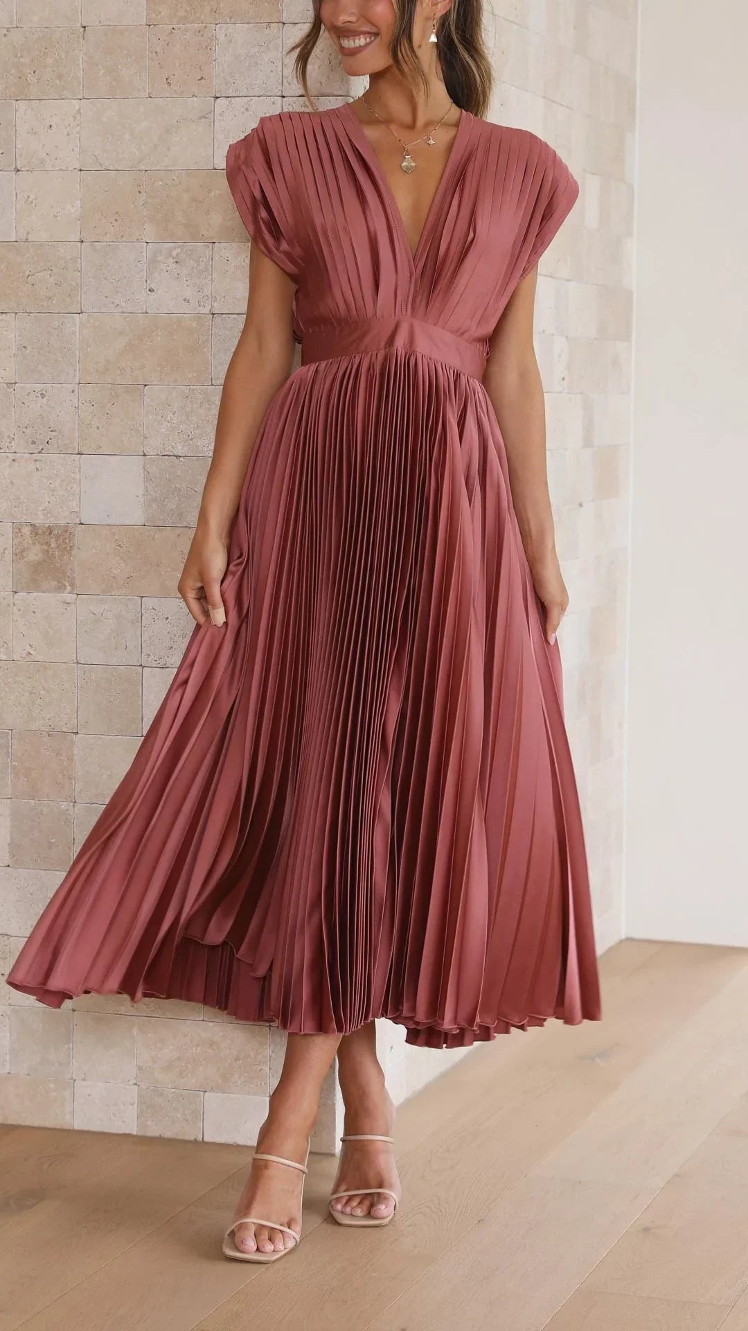 Elavita - Alexis - Elegant pleated dress