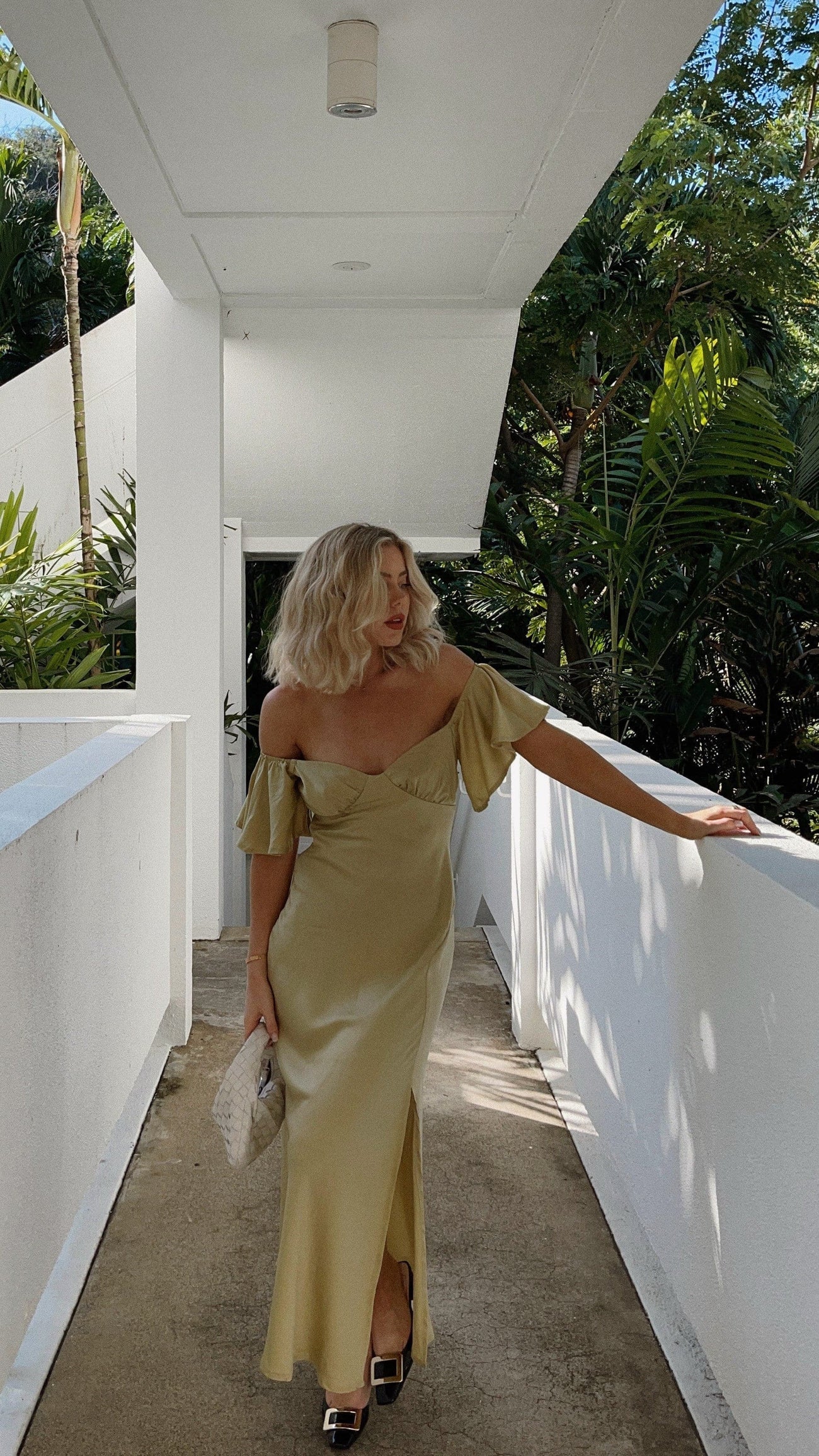 Elavita - Nalani - Off-the-shoulder maxi dress with butterfly sleeves