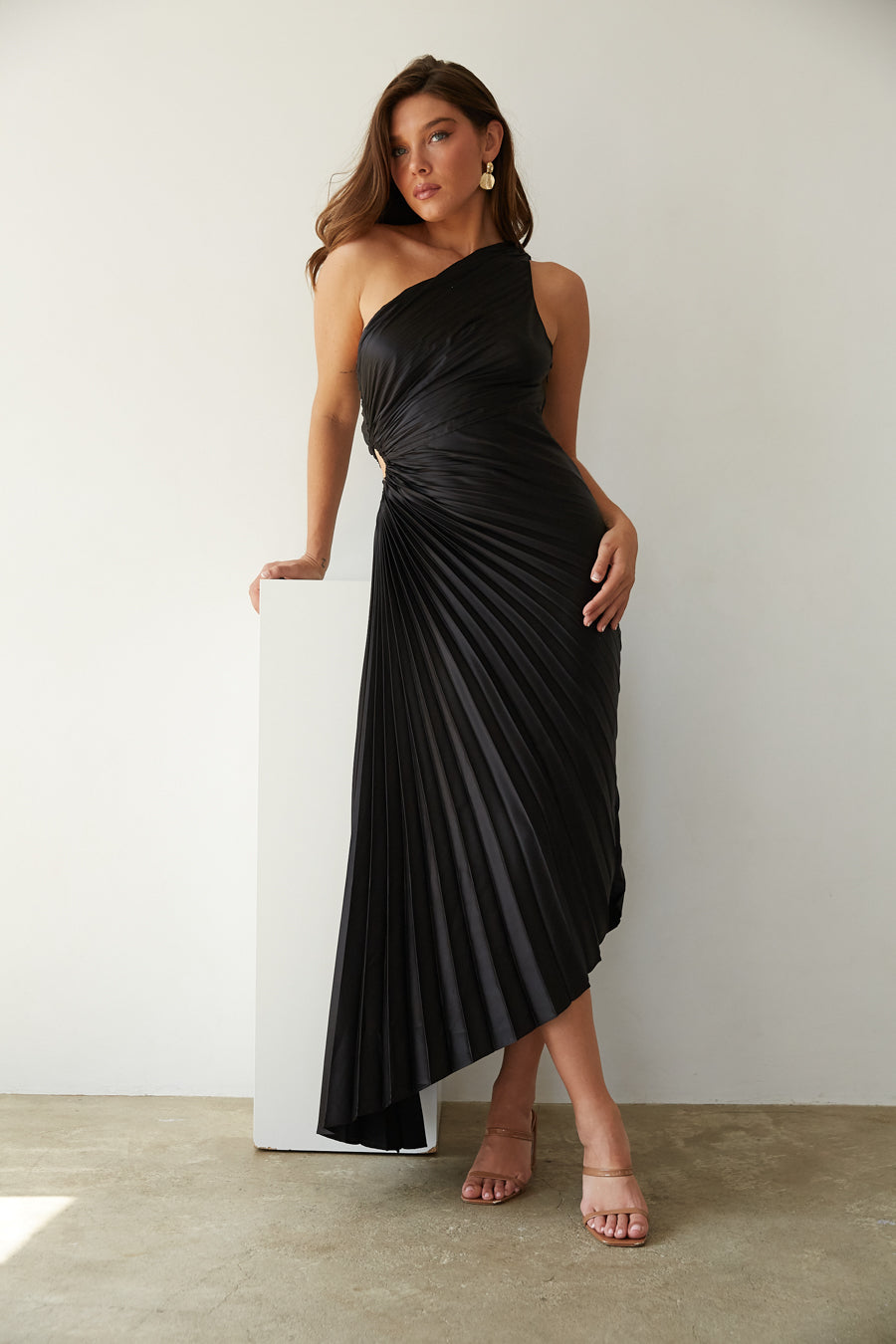 Elavita - Adiana - One-Shoulder Pleated Midi Dress